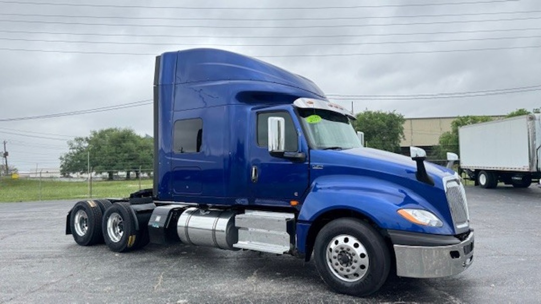 2020 International LT in San Antonio, TX — photo 2