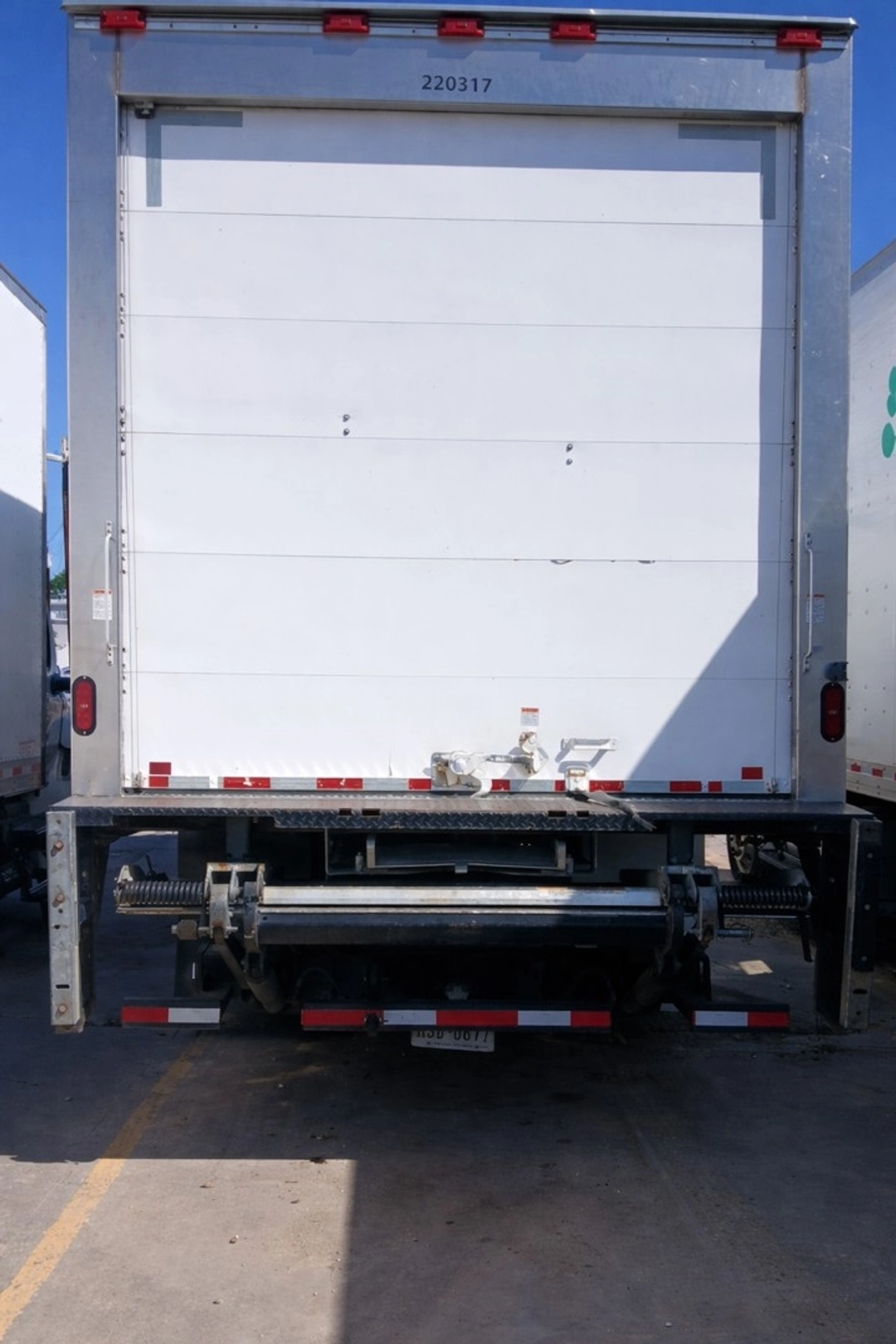 2020 Hino 268 in Austin, TX — photo 3