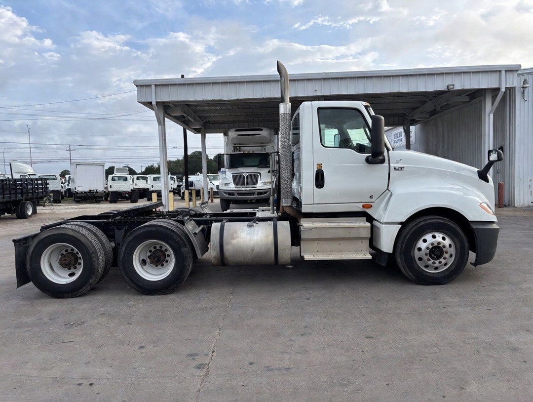 2022 International LT in Austin, TX — photo 2