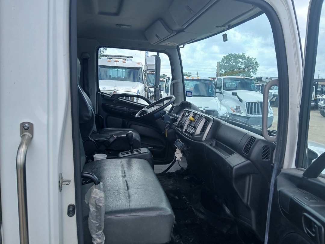 2020 Hino 268 in Austin, TX — photo 8