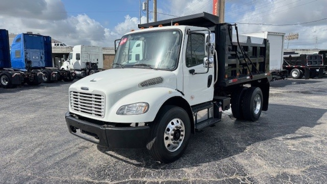 2018 Freightliner M2 106 in Houston, TX — photo 7