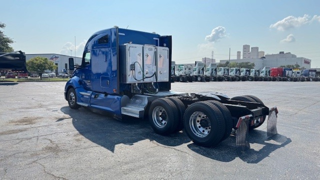 2021 Kenworth T680 in Houston, TX — photo 6