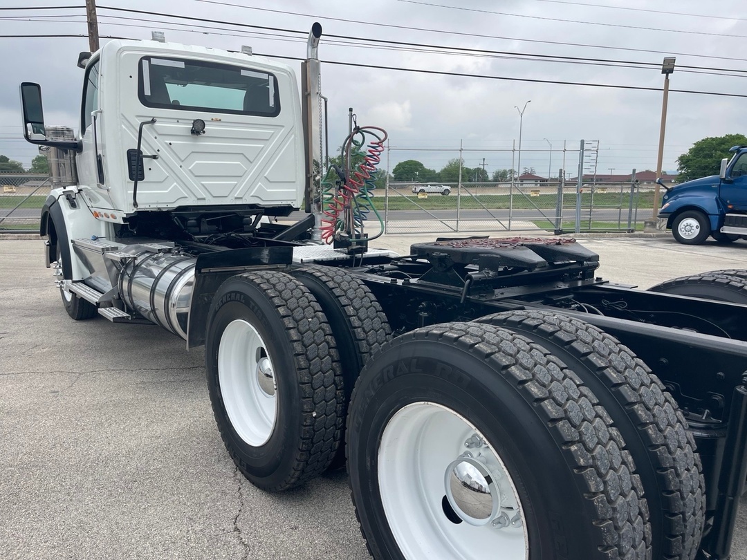 2023 International HX in Tyler, TX — photo 5