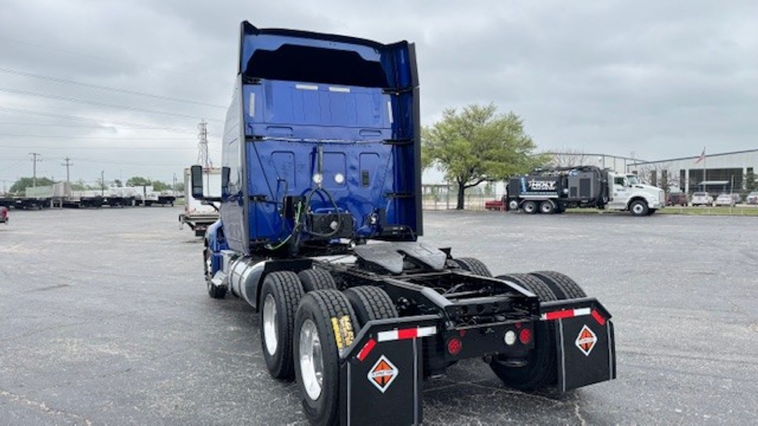 2020 International LT in San Antonio, TX — photo 3