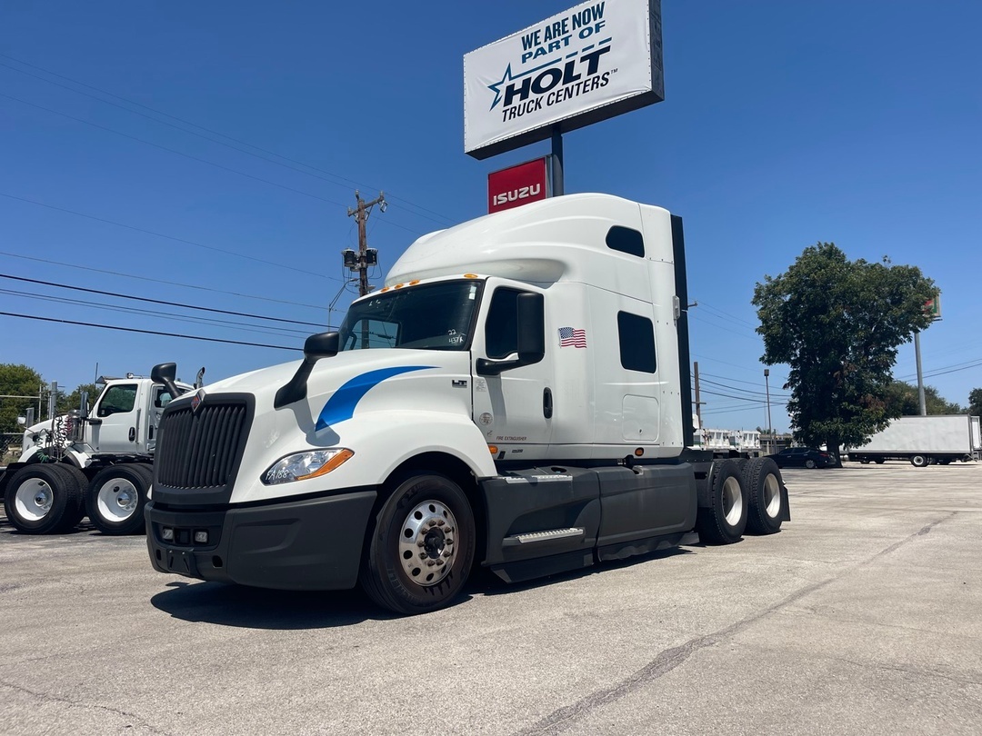 2022 International LT625