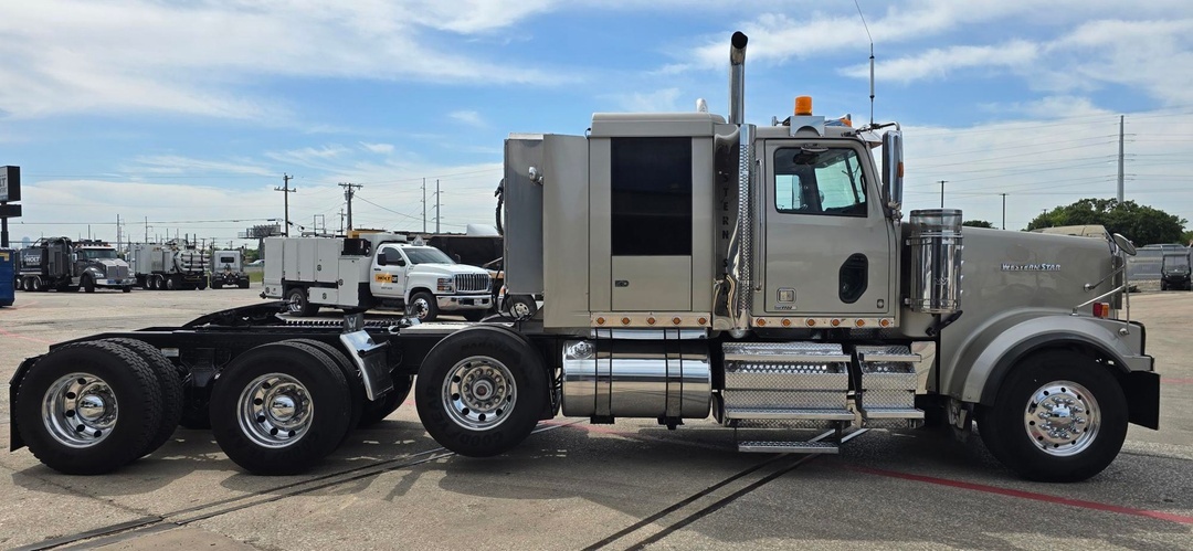 2019 Western Star 4900 in Irving, TX — photo 4