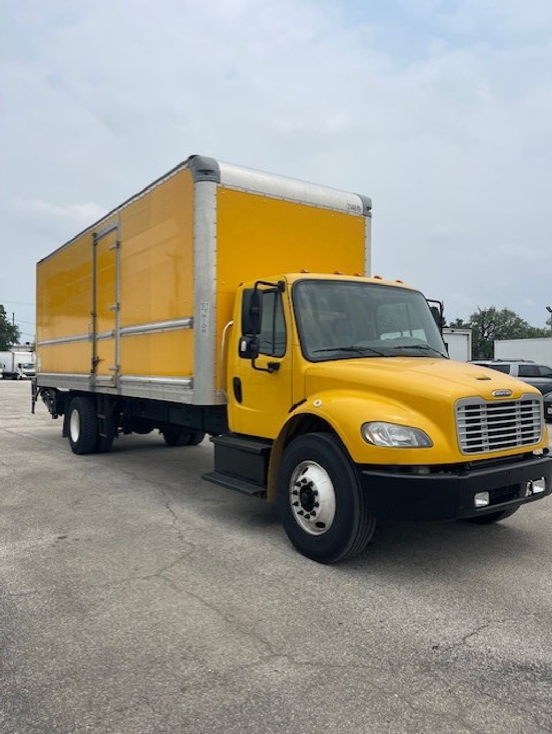 2018 Freightliner M2 106 in San Antonio, TX — photo 4