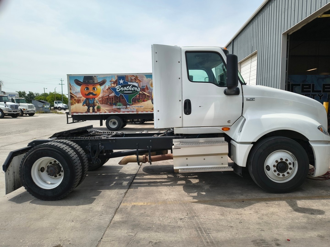 2018 International LT in San Antonio, TX — photo 4