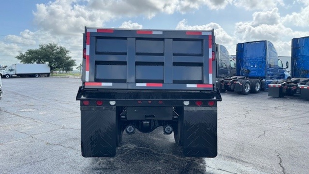 2018 Freightliner M2 106 in Houston, TX — photo 4