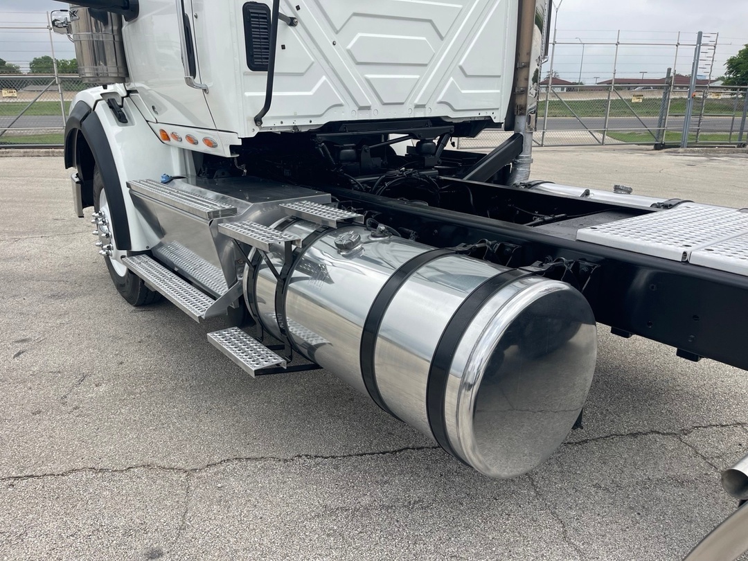 2023 International HX in Tyler, TX — photo 7