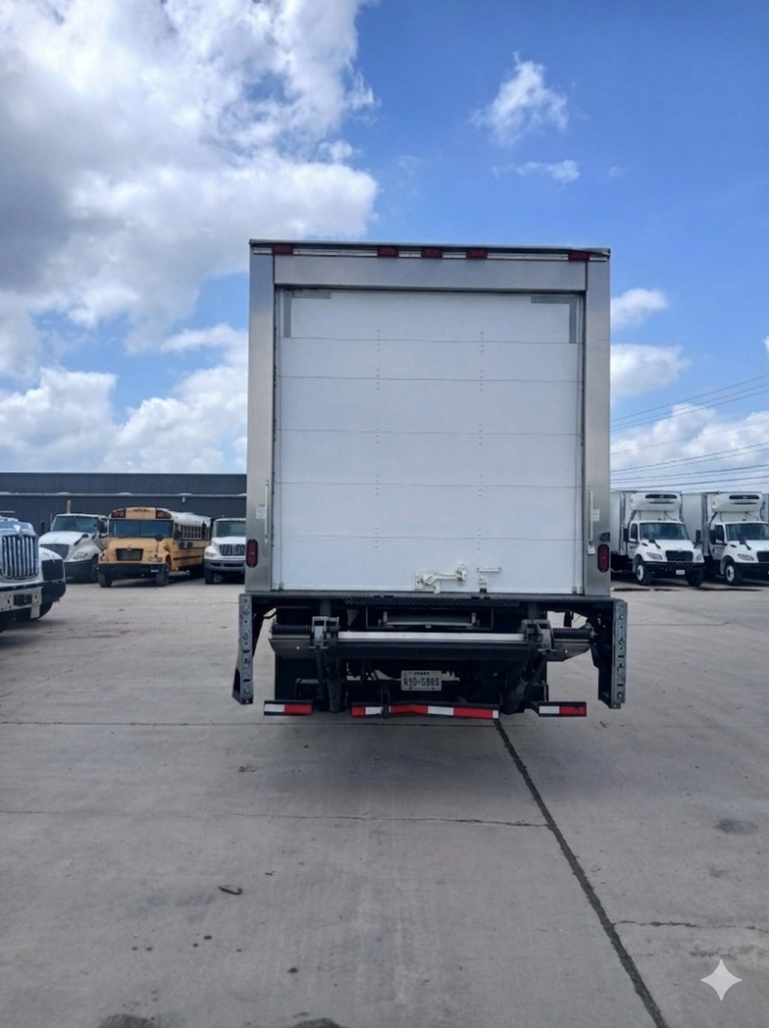 2020 Hino 268 in Austin, TX — photo 4