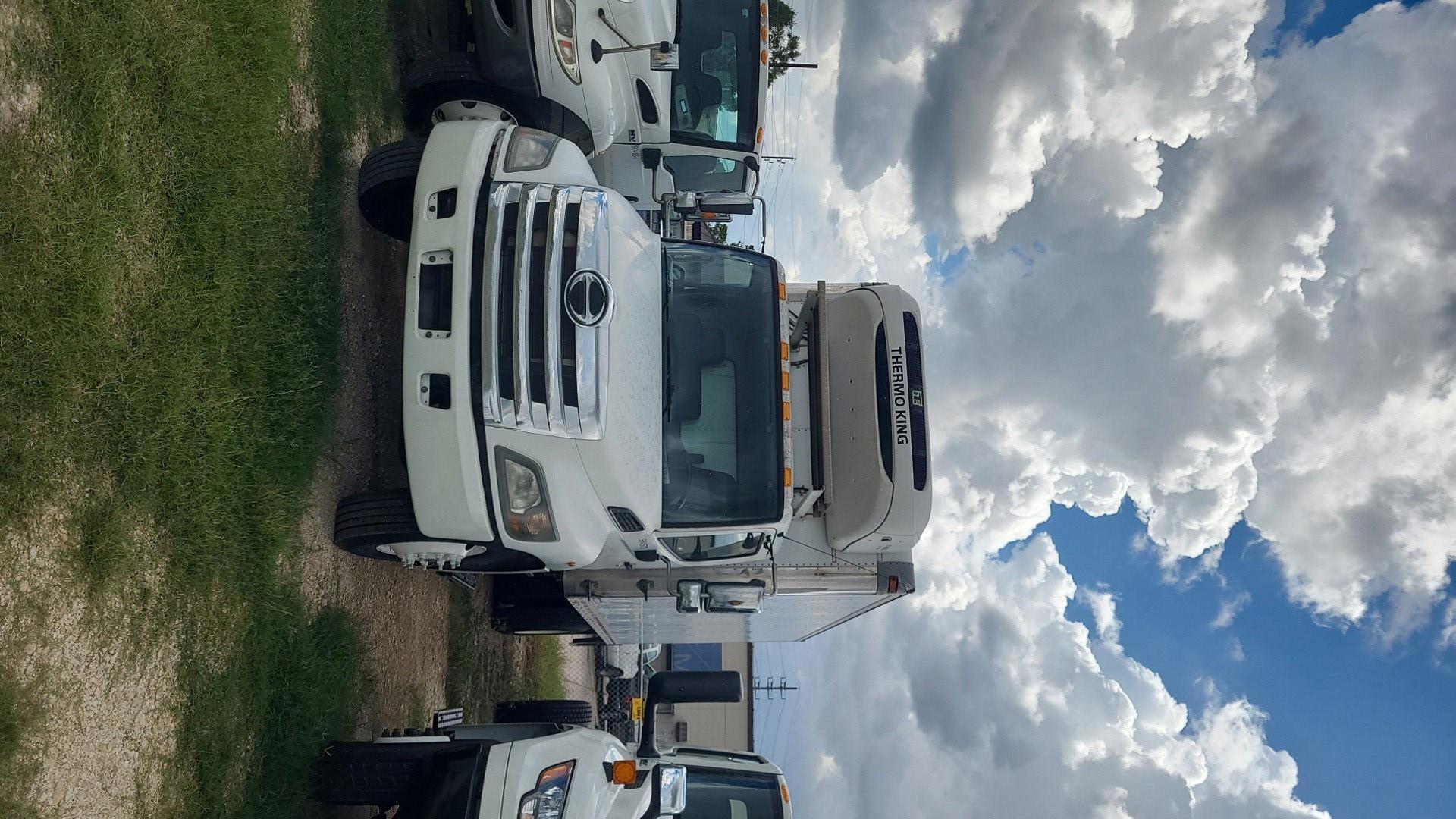 2018 Hino 268 in Houston, TX — photo 2