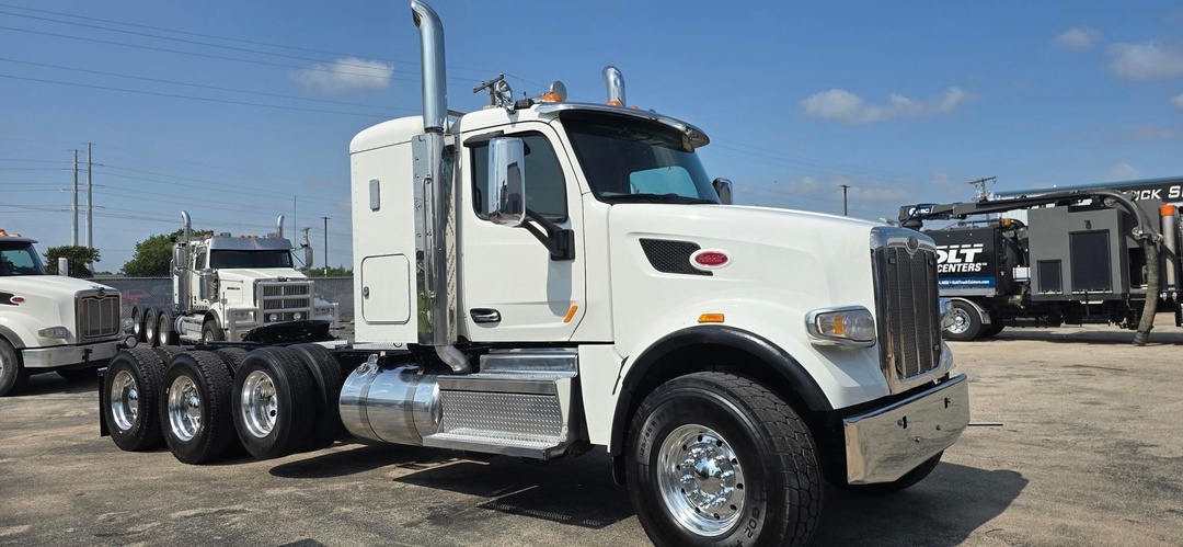 2021 Peterbilt 567 in Irving, TX