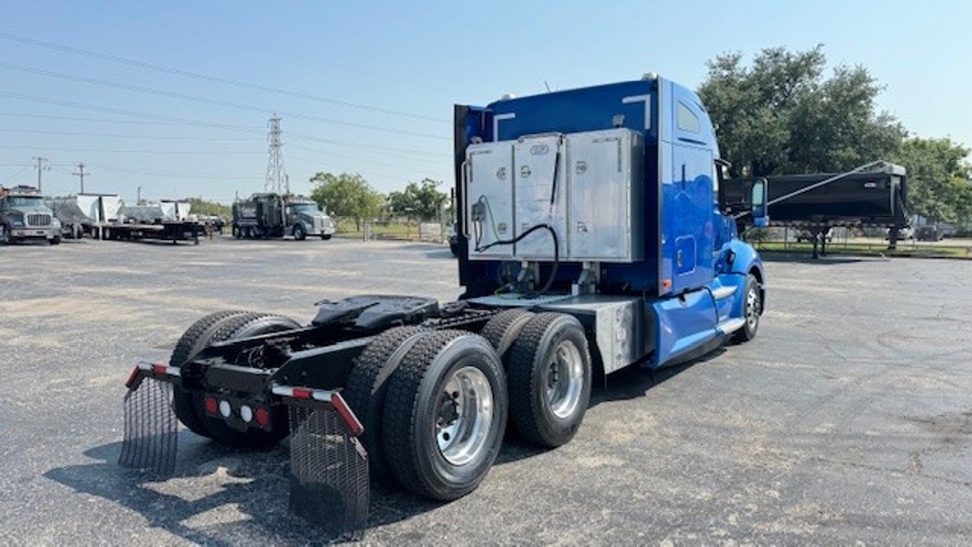 2021 Kenworth T680 in Houston, TX — photo 4