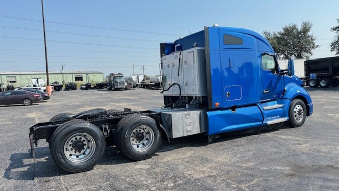 2021 Kenworth T680 in Houston, TX — photo 3