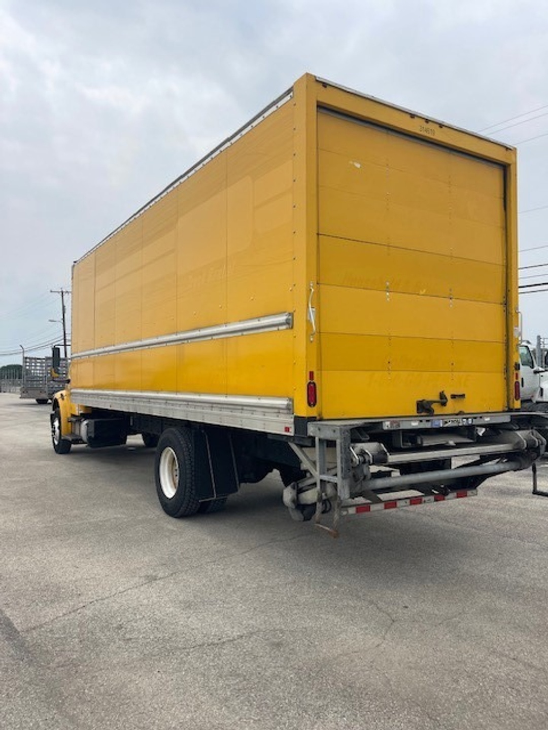 2018 Freightliner M2 106 in San Antonio, TX — photo 3