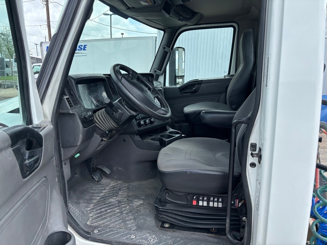 2022 International LT in Austin, TX — photo 6