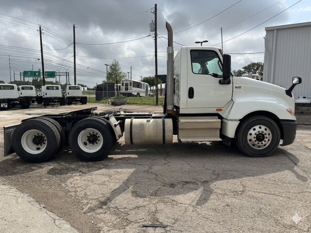2022 International LT in Austin, TX — photo 2