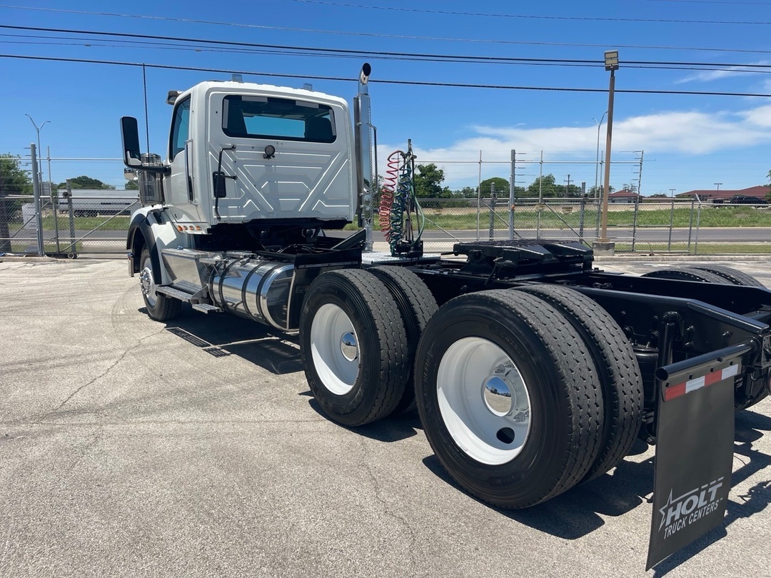 2023 International HX in Tyler, TX — photo 7