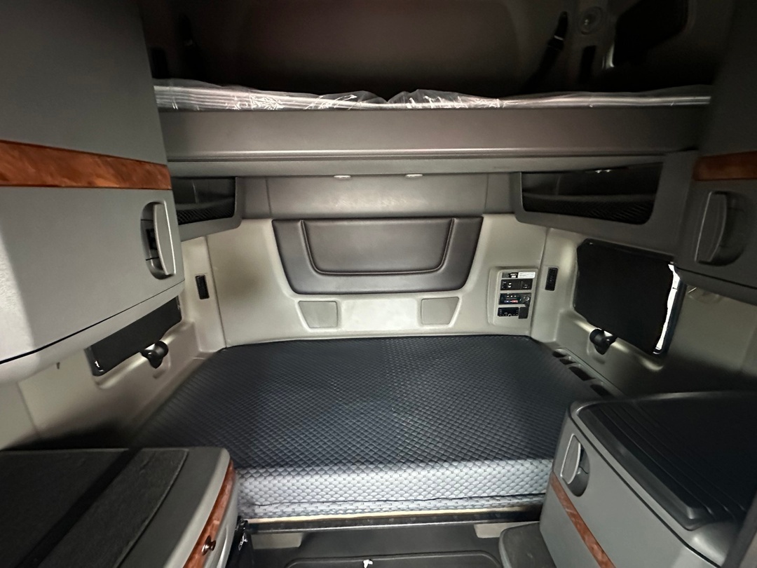 2022 International LT in Tulsa, OK — photo 4