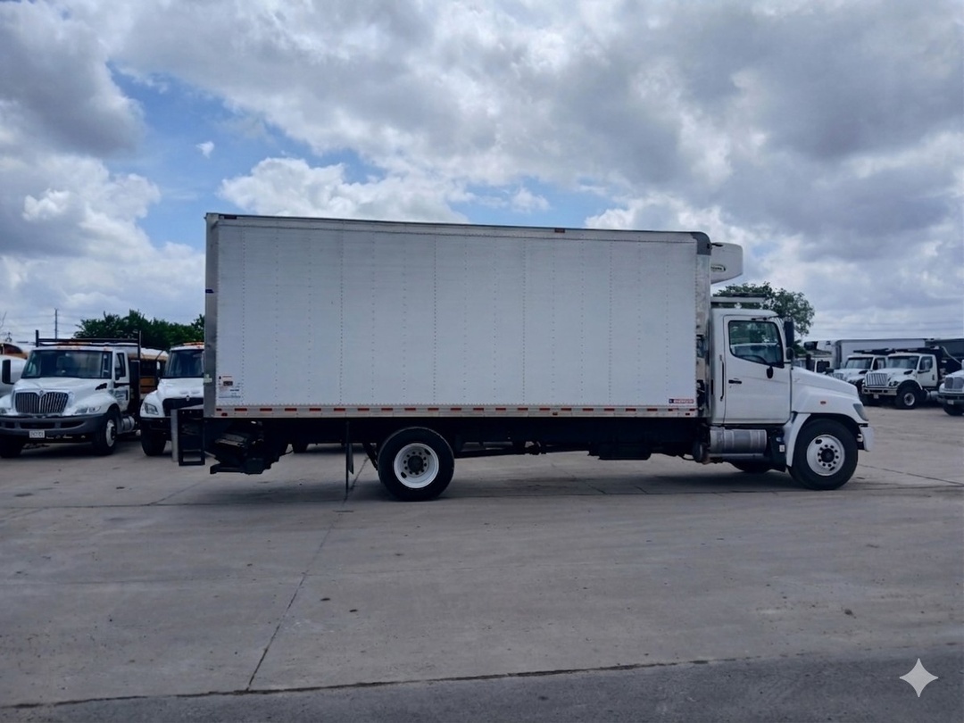 2020 Hino 268 in Austin, TX — photo 3