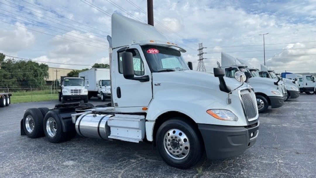 2018 International LT in Houston, TX — photo 2