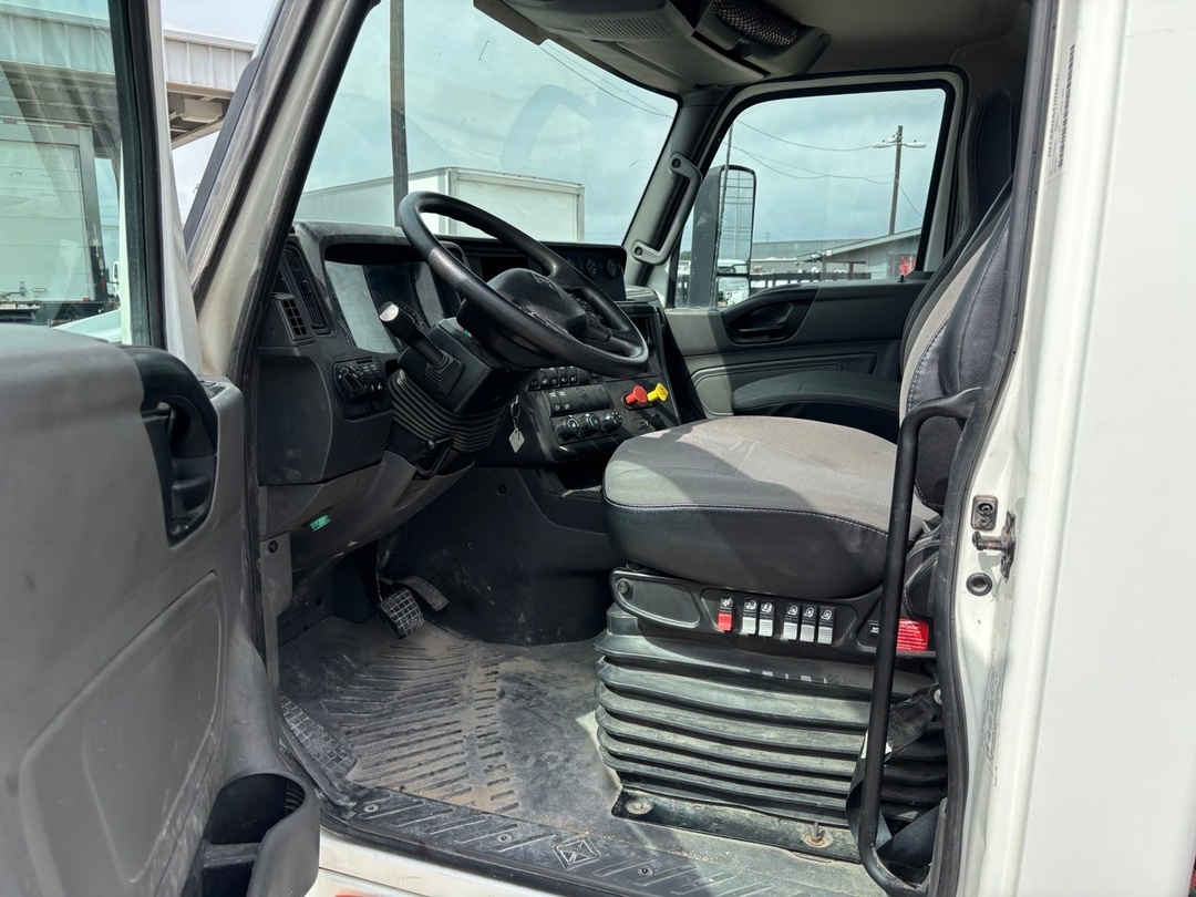 2022 International LT in Austin, TX — photo 6