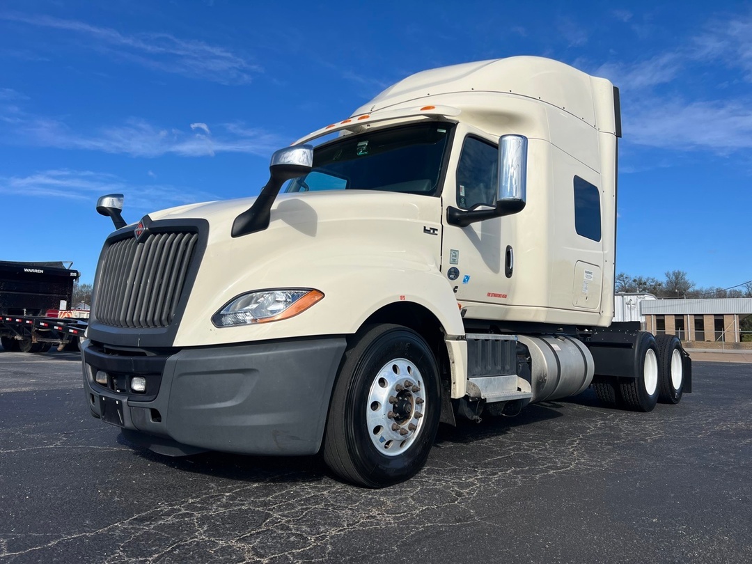 2022 International LT in Tyler, TX — photo 2