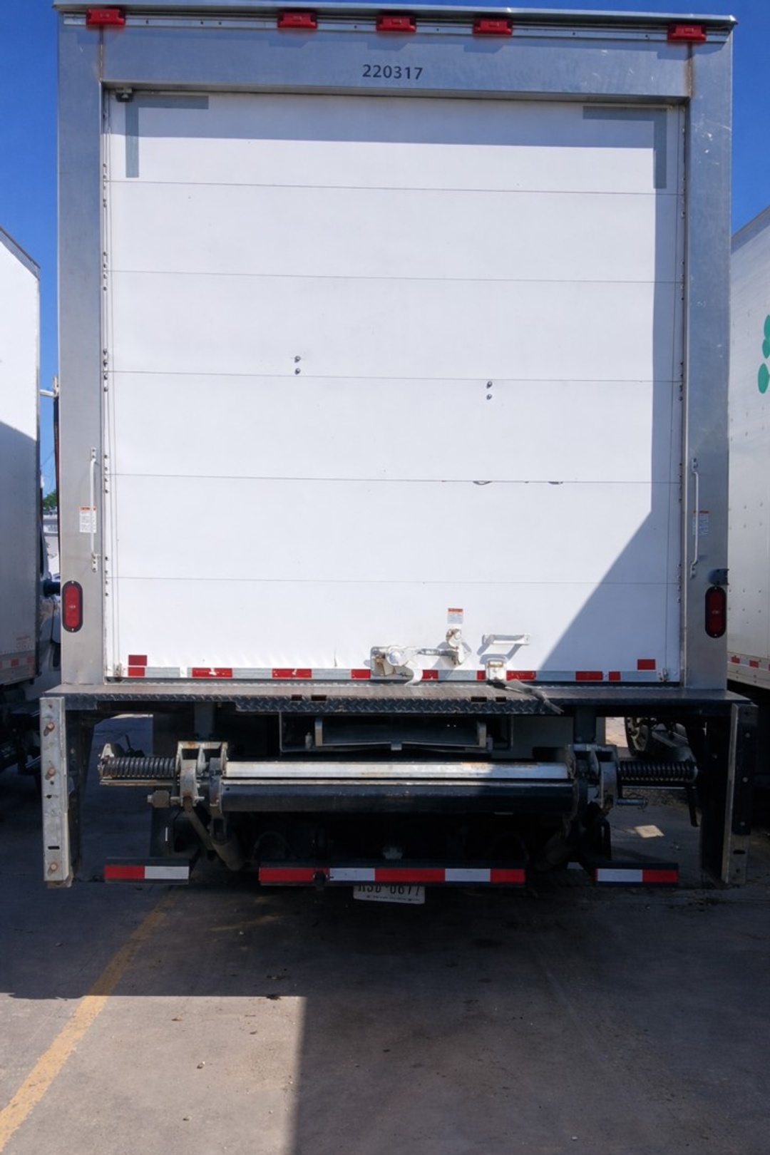 2020 Hino 268 in Austin, TX — photo 3