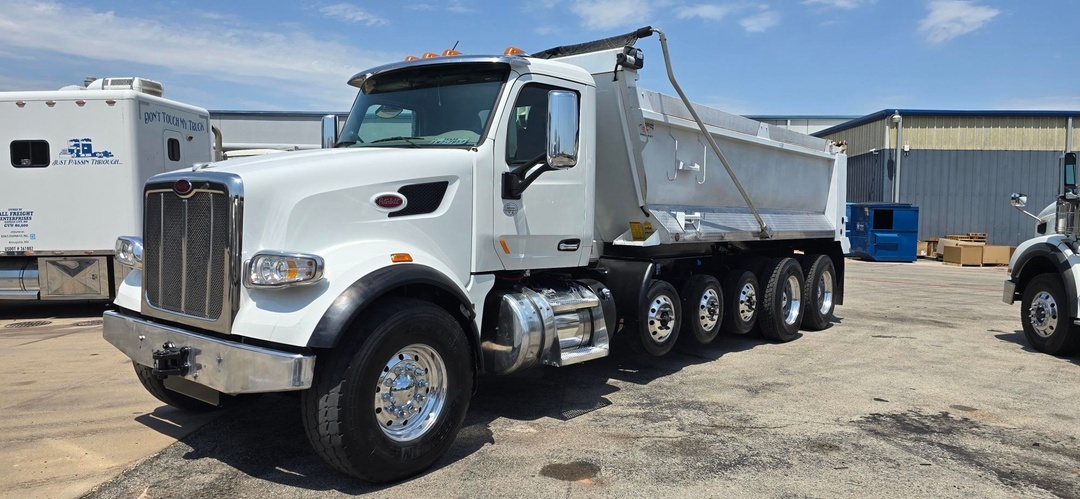 2022 Peterbilt 567 in Irving, TX