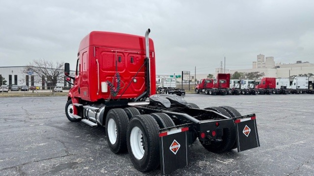 2020 Freightliner Cascadia in Houston, TX — photo 7
