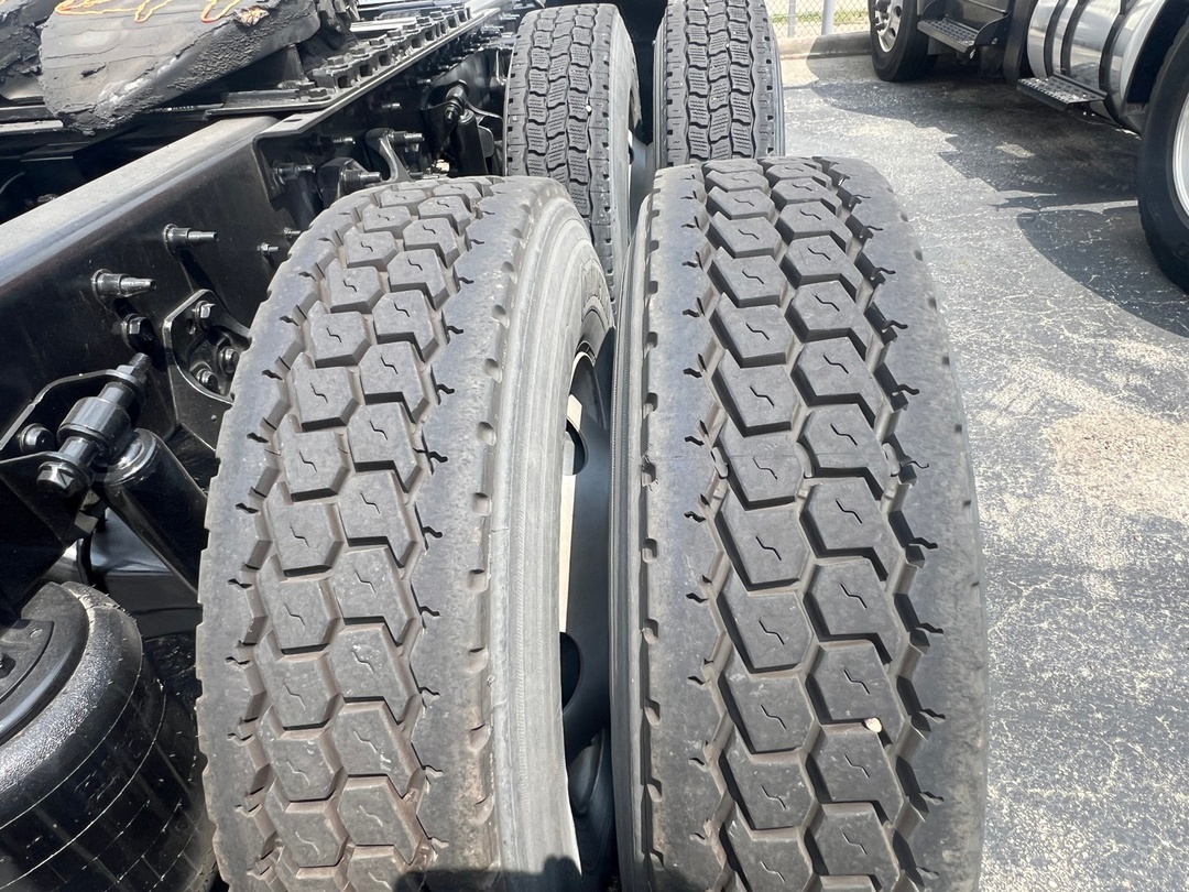 2020 International LT in Houston, TX — photo 6
