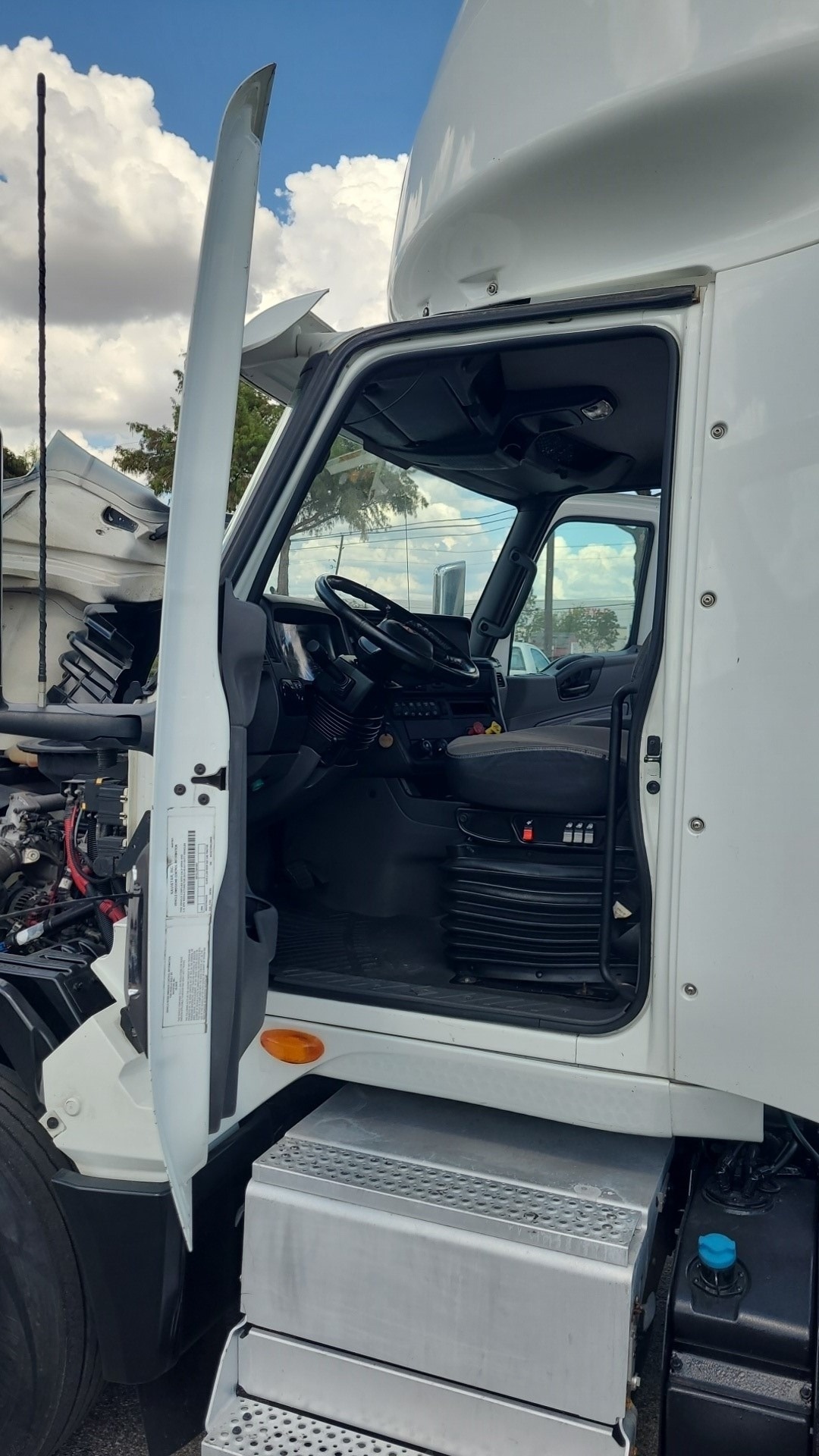 2019 International LT in Houston, TX — photo 4