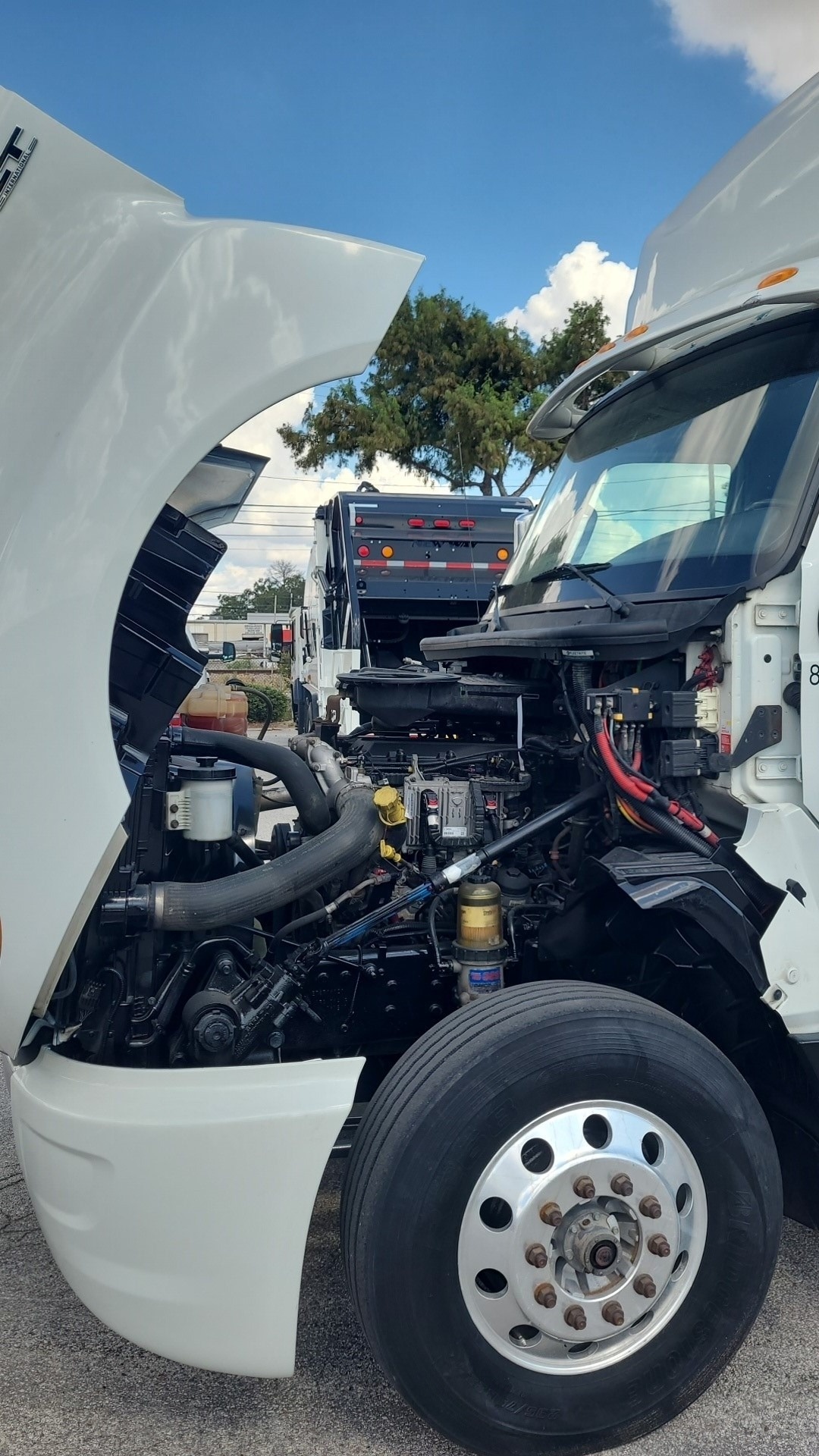 2019 International LT in Houston, TX — photo 2