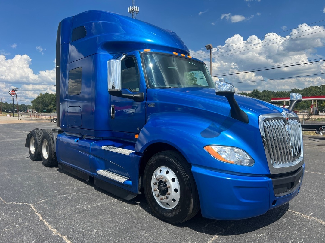 2021 International LT in Tyler, TX — photo 2