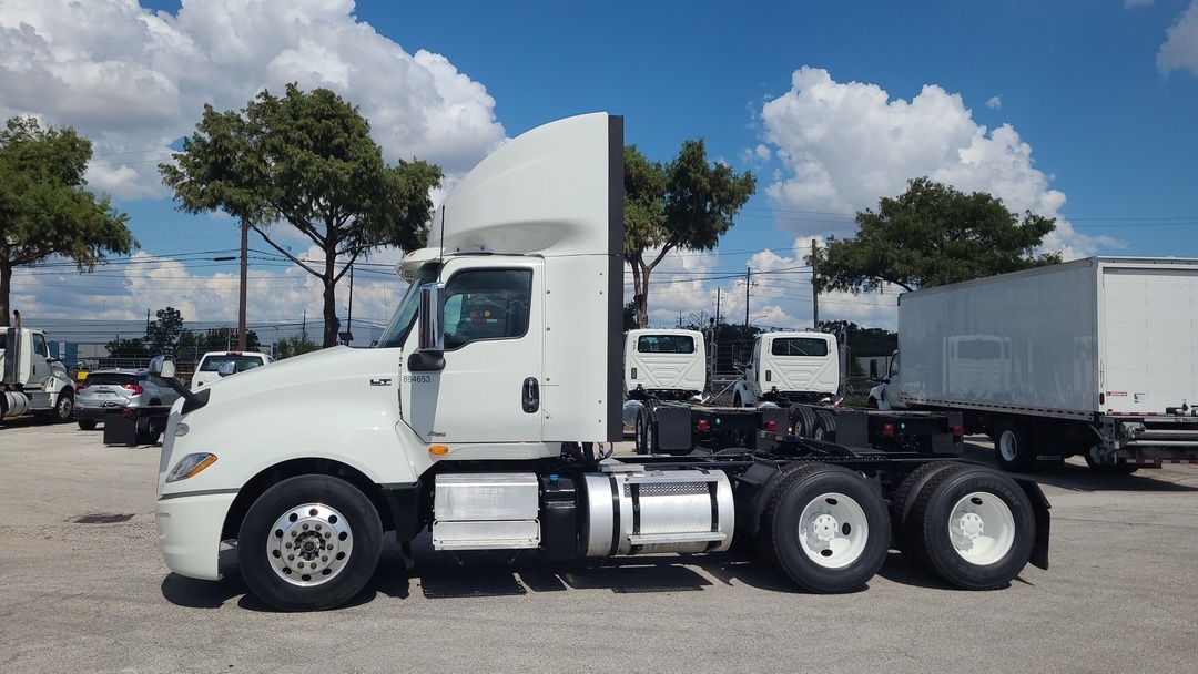 2019 International LT in Houston, TX — photo 8