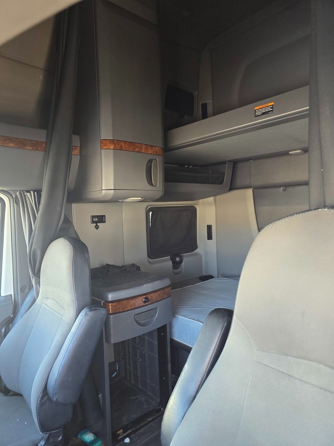2020 International LT in AUSTIN, TX — photo 7