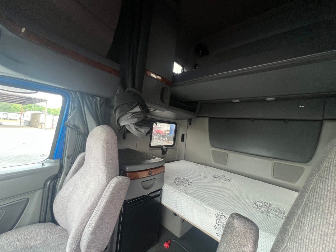2021 International LT in Tyler, TX — photo 2
