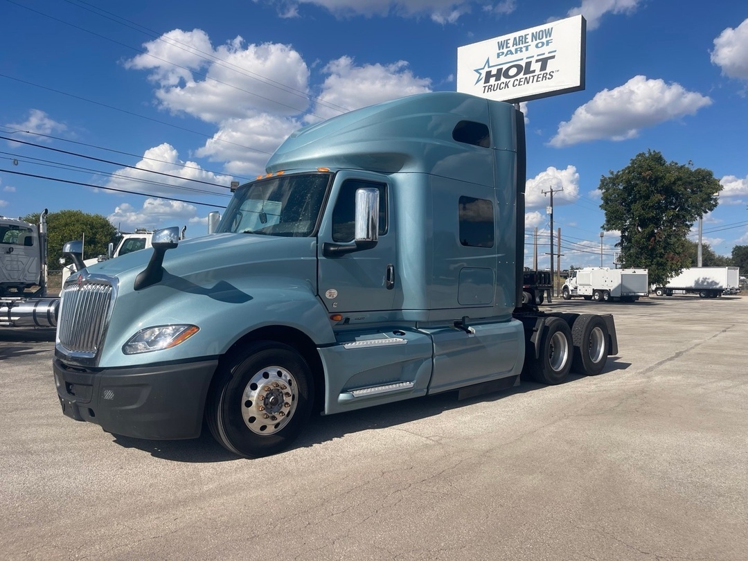 2022 International LT625