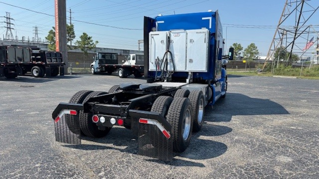 2021 Kenworth T680 in Houston, TX — photo 8