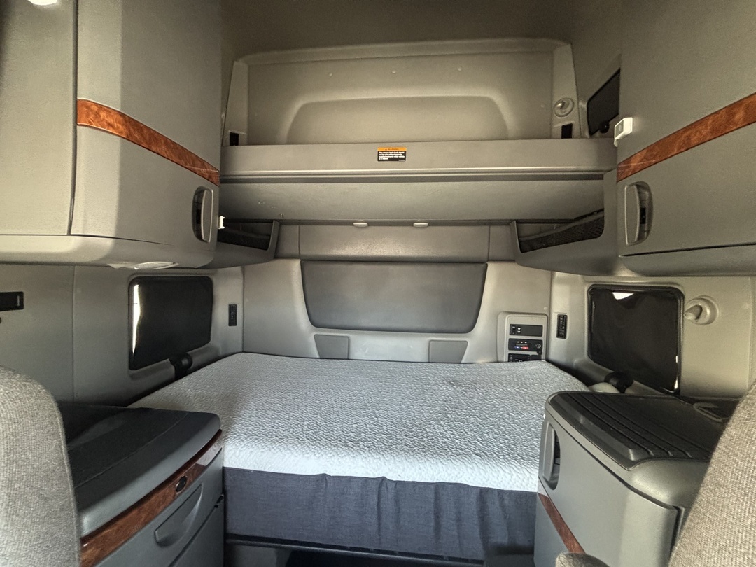 2022 International LT in Oklahoma City, OK — photo 5