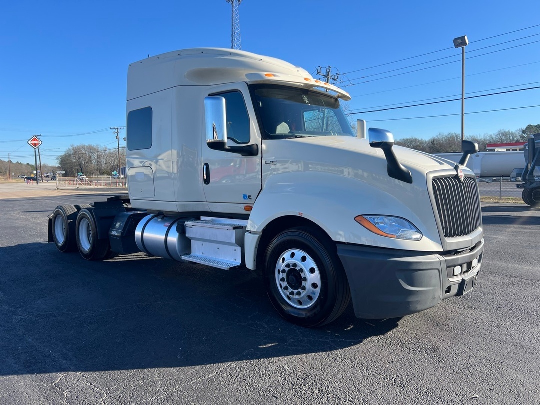 2022 International LT in Tulsa, OK — photo 2