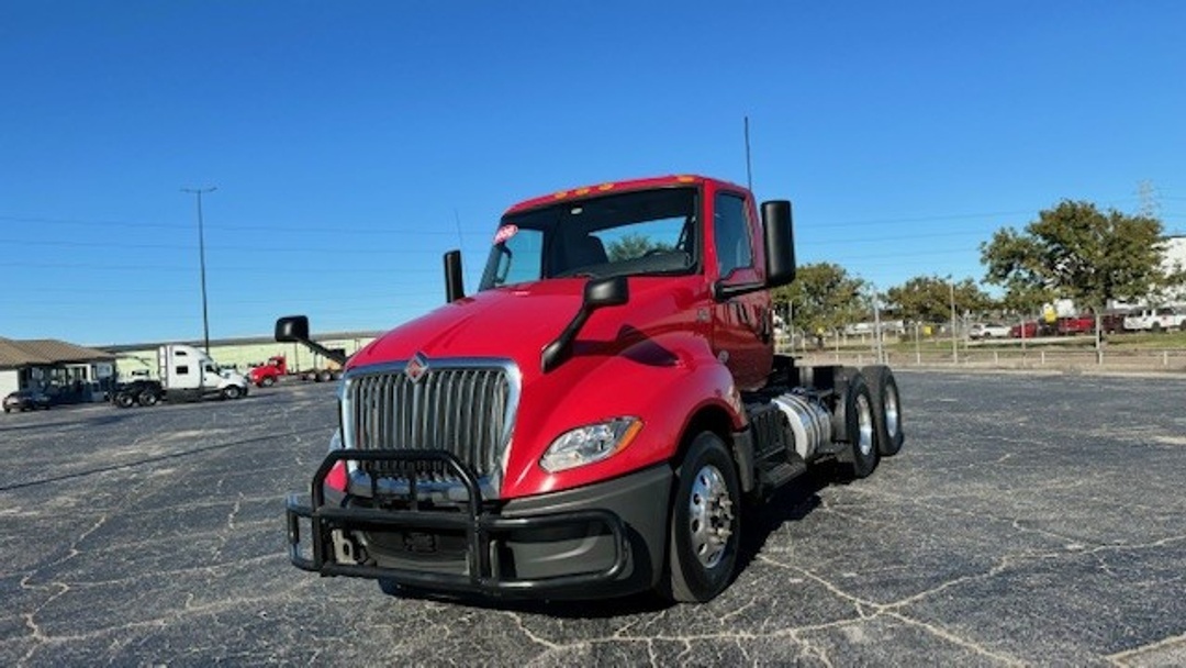 2020 International LT in Houston, TX — photo 2