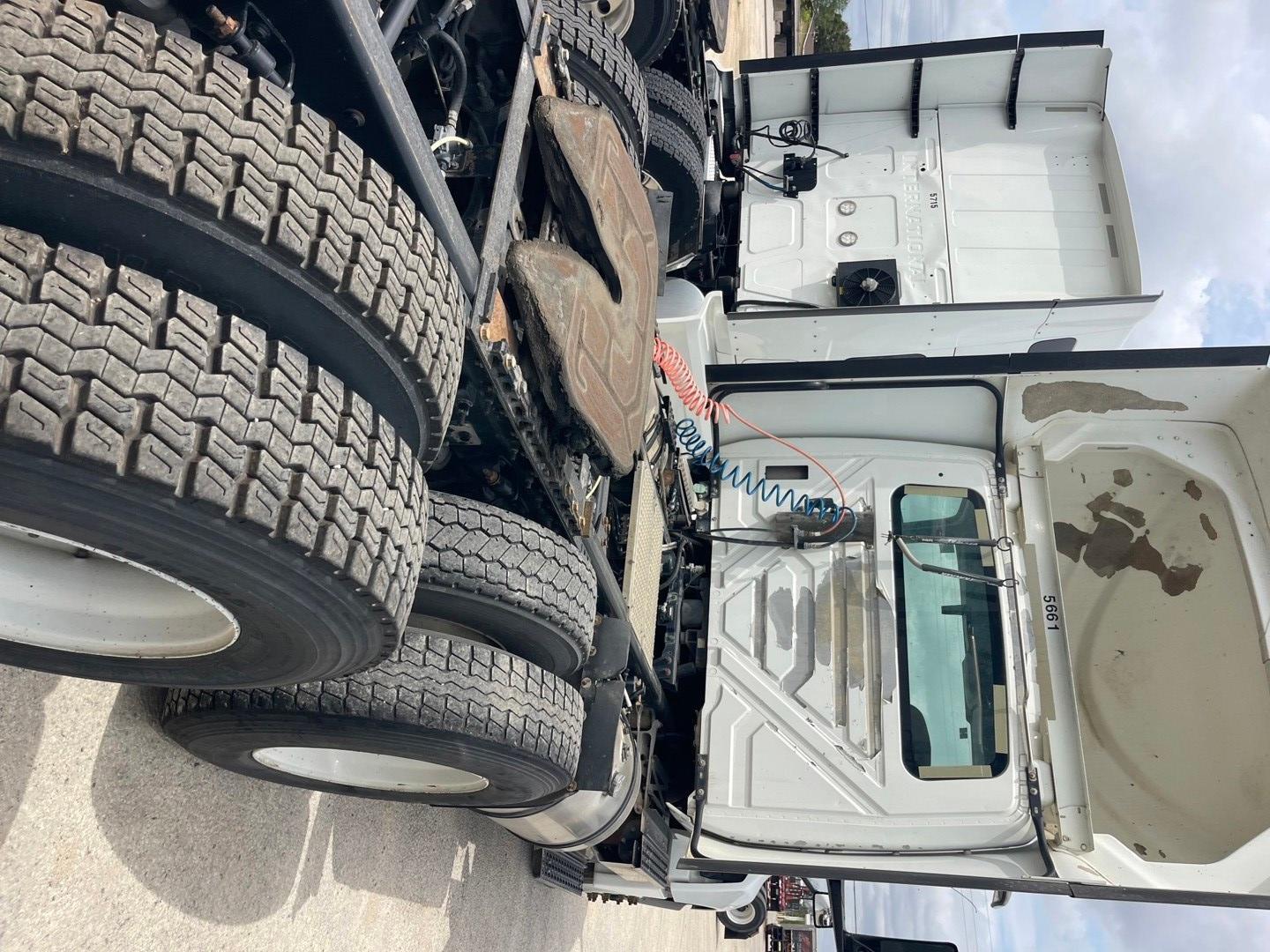 2018 International LT in San Antonio, TX — photo 6