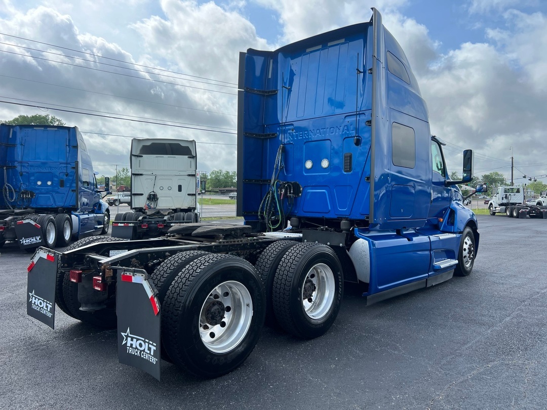 2021 International LT in Tulsa, OK — photo 4