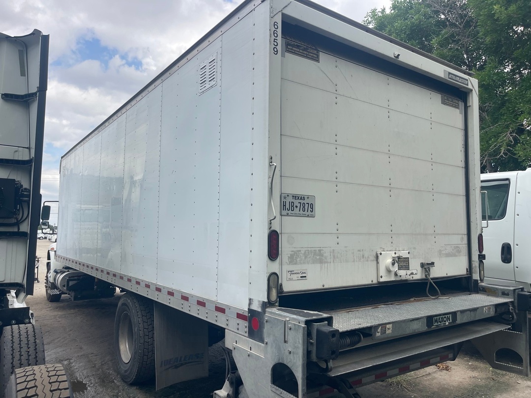 2017 International 4300 in San Antonio, TX — photo 4