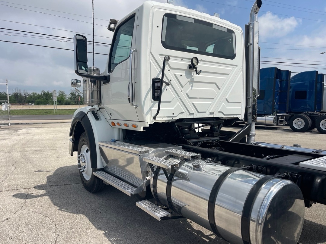 2023 International HX in San Antonio, TX — photo 8