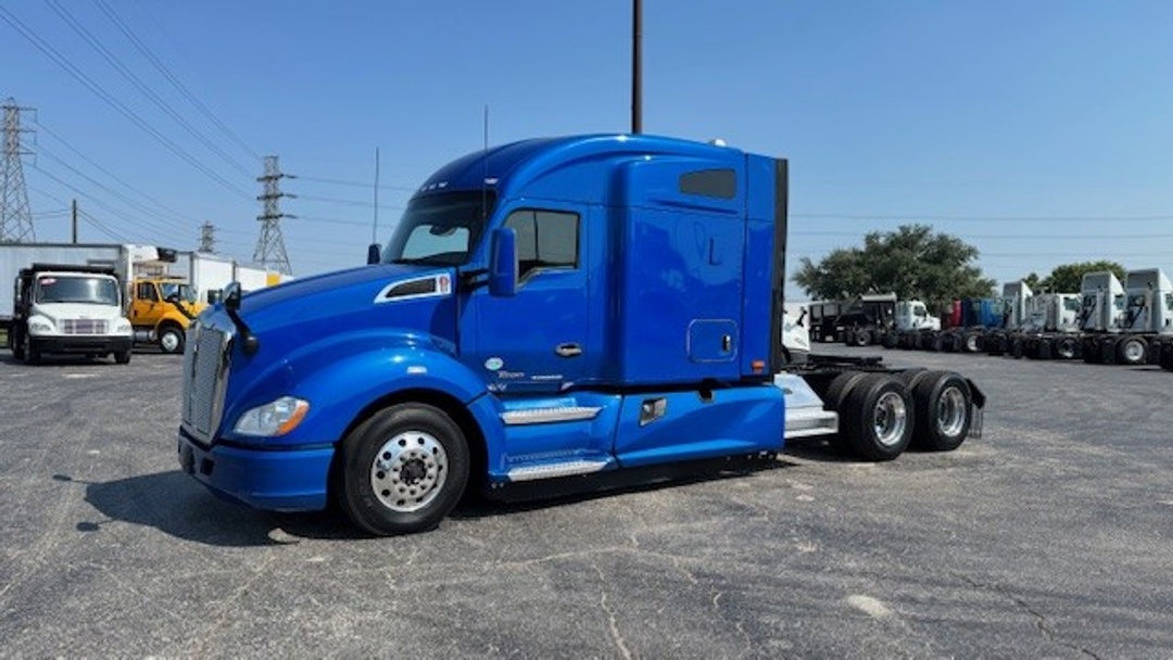 2021 Kenworth T680 in Houston, TX — photo 2