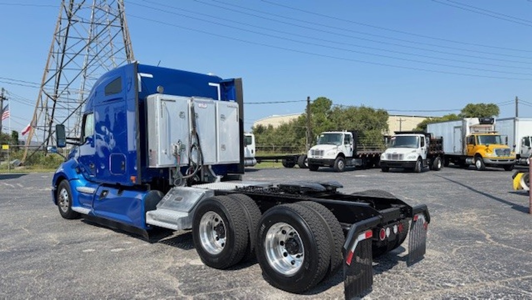 2021 Kenworth T680 in Houston, TX — photo 5