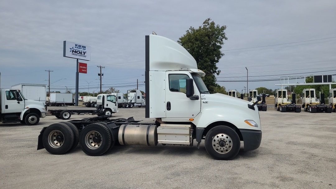2021 International LT in San Antonio, TX — photo 8